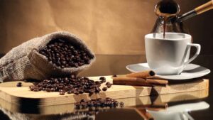 Бодрость для тела, риск для больных сосудов. Можно ли пить кофе при варикозе?